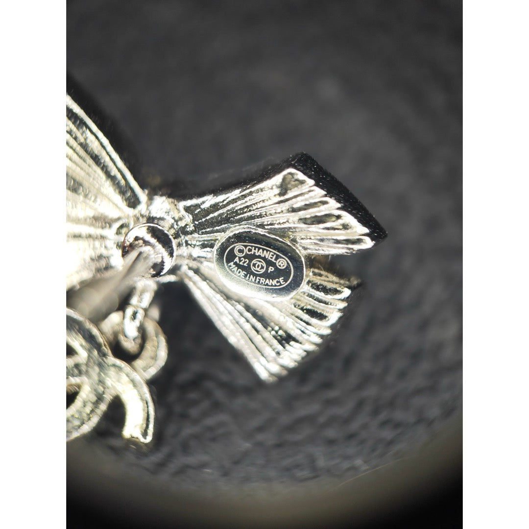 Include Authentic Detective Certificate of Authenticity｜Very Good ( Rank A) ｜CHANEL A22P COCO Mark Bow Pearl Rhinestone Earrings Made In 2022 Year｜S26071001