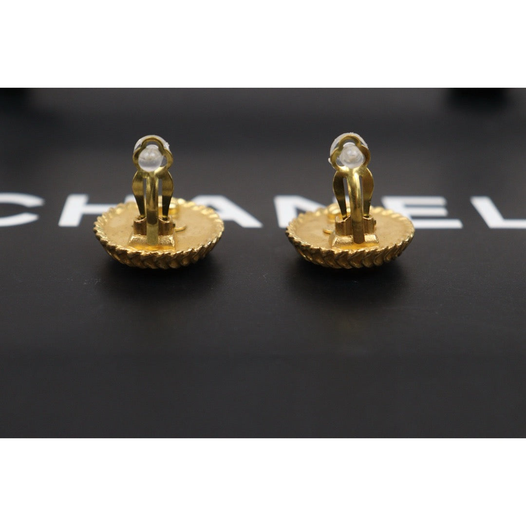 Very Good ( Rank A) ｜CHANEL Coco Mark Round Earrings Made In 1995Year ｜25081203