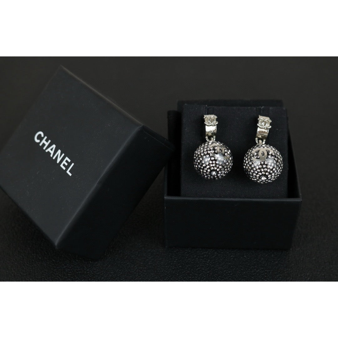 Excellent（Rank SA）｜ CHANEL Coco Mark Rhinestone disco ball Earrings Silver｜X25012305