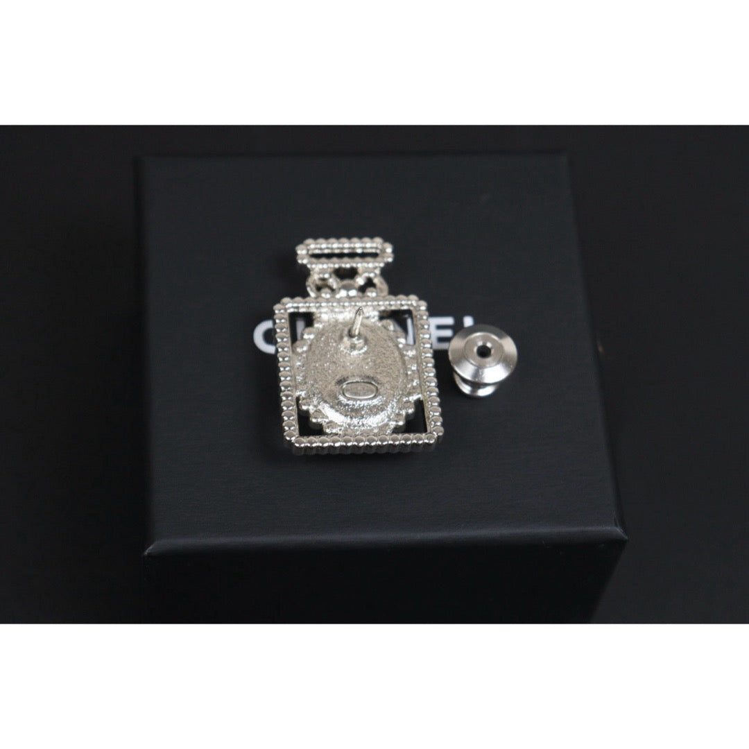 Include Authentic Detective Certificate of Authenticity｜Good ( Rank AB)｜ CHANEL 22B Coco Mark Lambskin Leather Rhinestone Brooch Made in 2022 Year｜26072206