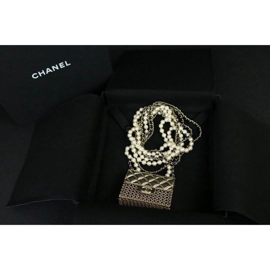 Include Authentic Detective Certificate of Authenticity｜Very Good ( Rank A) ｜ CHANEL B21S  Coco Mark  Pearl  Double Chain Tinybag Made In 2021Year Limited edition｜S26062104
