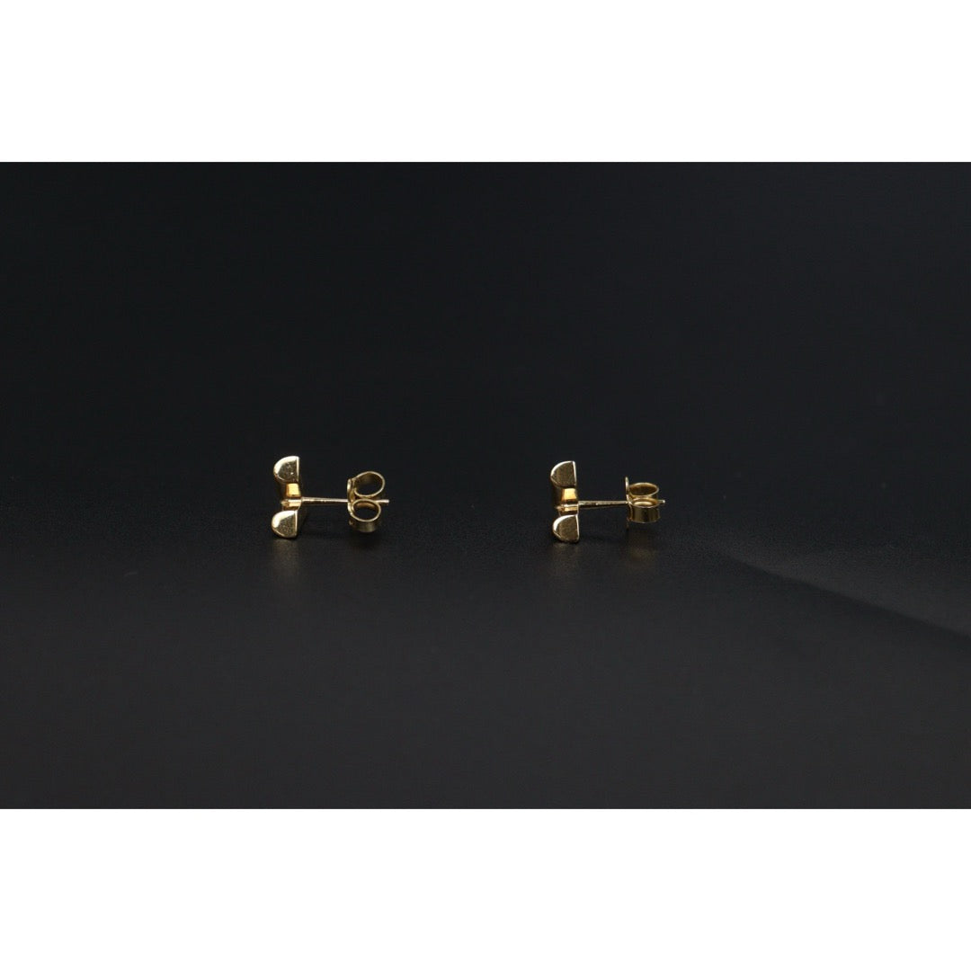 Include Authentic Detective Certificate of Authenticity｜Very Good ( Rank A) ｜ Louis Vuitton Collier Essential V Earrings ｜26042007