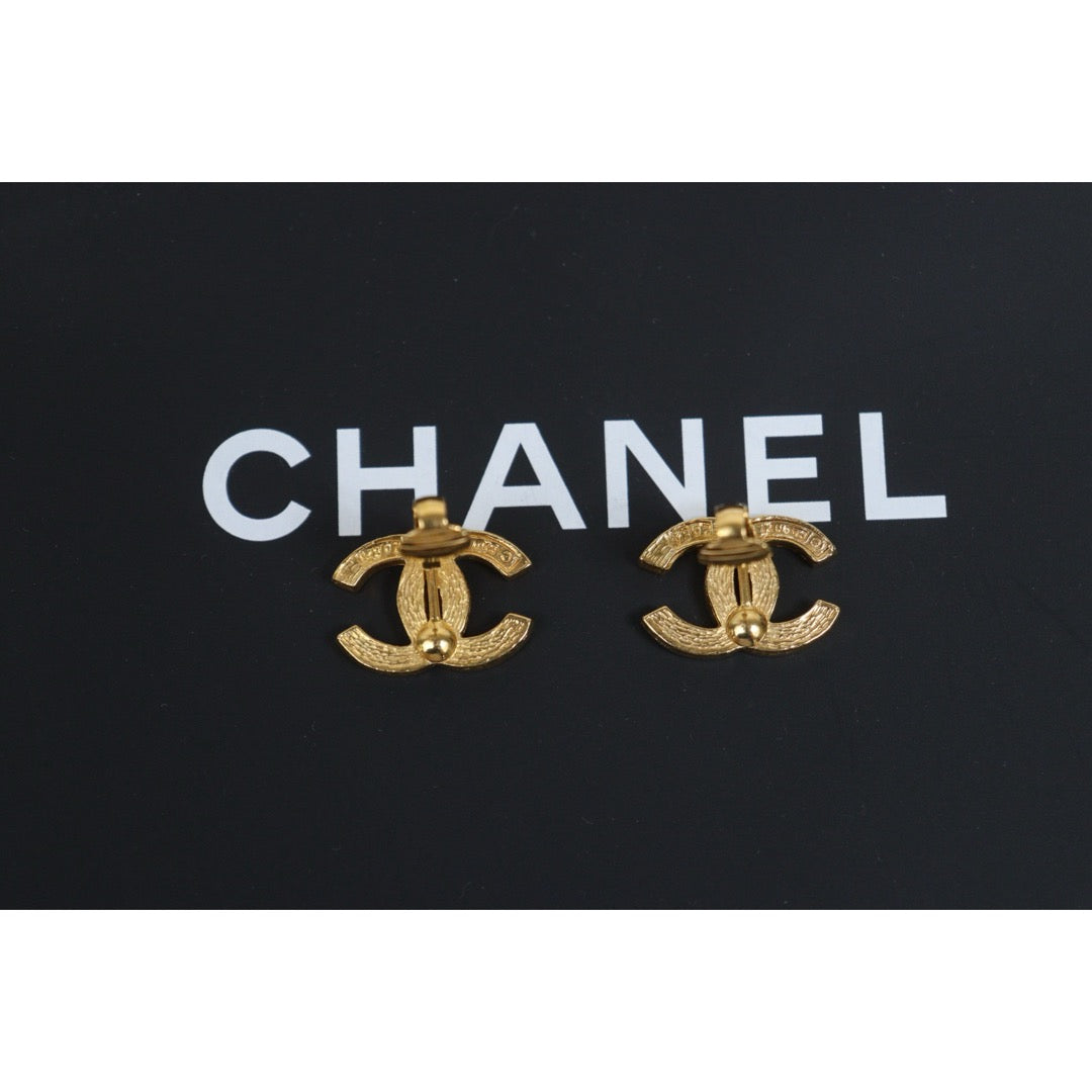 Include Authentic Detective Certificate of Authenticity｜Very Good ( Rank A) ｜ CHANEL  Coco Mark Golden Plated Rhinestone  Earrings ｜26062607