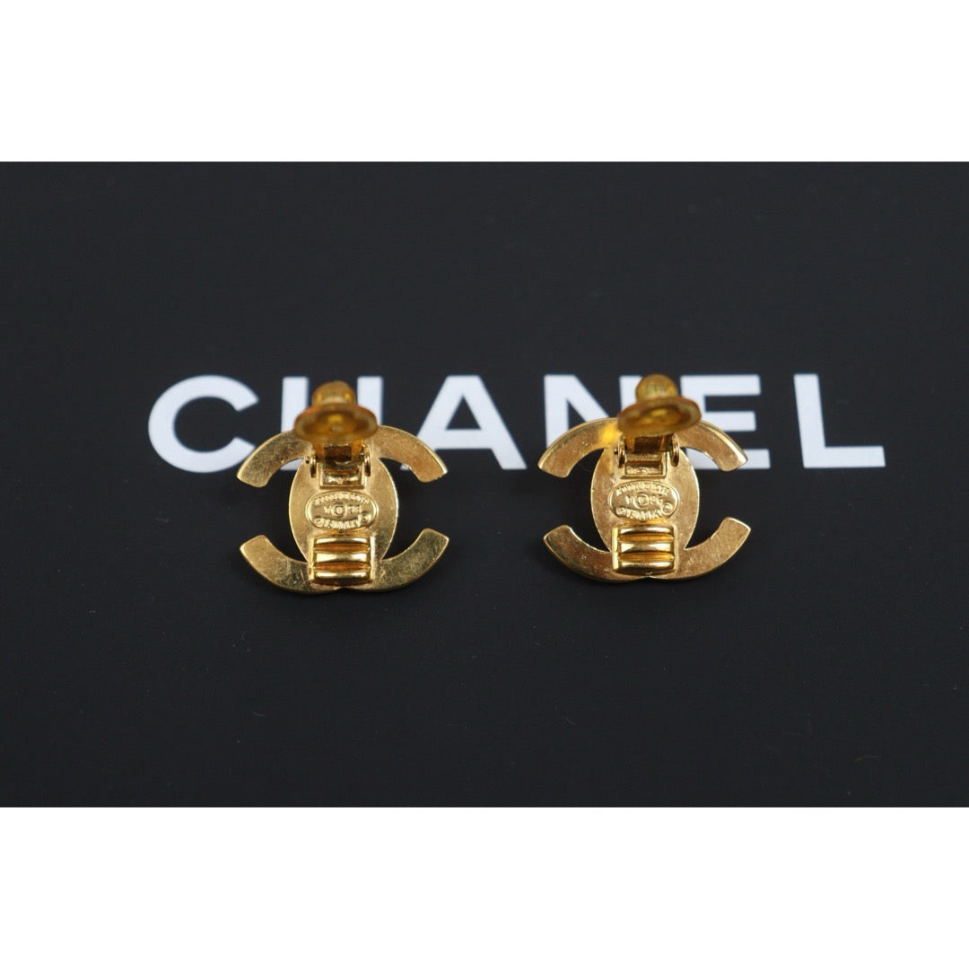 Include Authentic Detective Certificate of Authenticity｜Very Good ( Rank A) ｜CHANEL 96A Vintage Earrings Made In 1996 Year ｜26062609