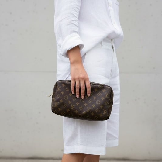 Include Entrupy Certificate of Authenticity｜Very Good ( Rank A)｜Louis Vuitton Truth Toilet 28 Monogram Makeup Pouch｜26051805