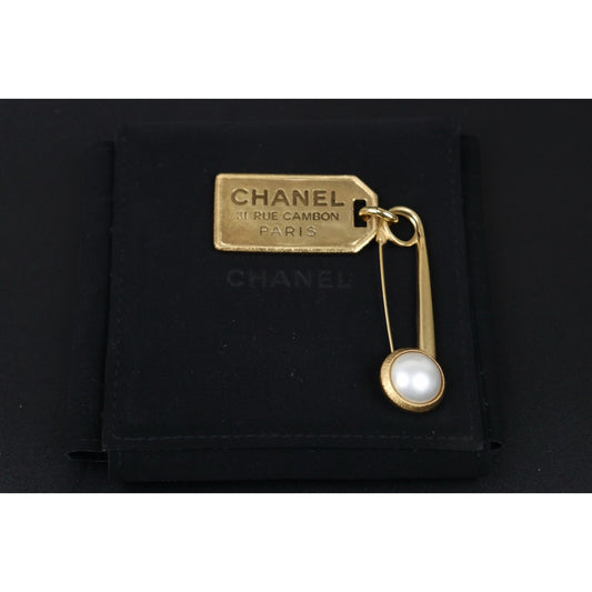 Very Good ( Rank A)｜ CHANEL Gold Logo Plated Pearl Brooch ｜Q25012307
