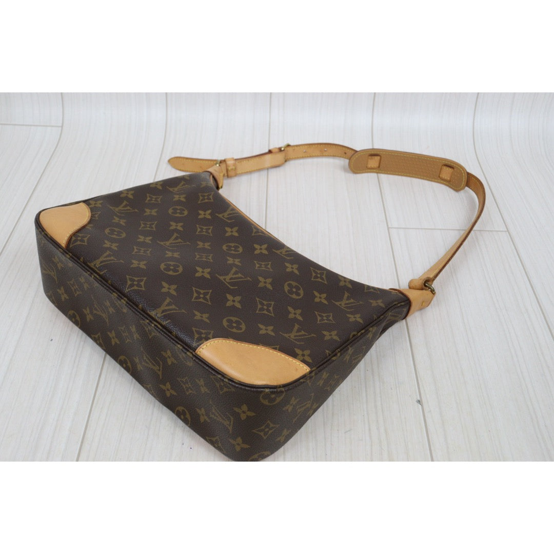 Include Entrupy Certificate of Authenticity｜Fair ( Rank B)｜Louis Vuitton Monogram Boulogne 30 Shoulder Bag｜26011401