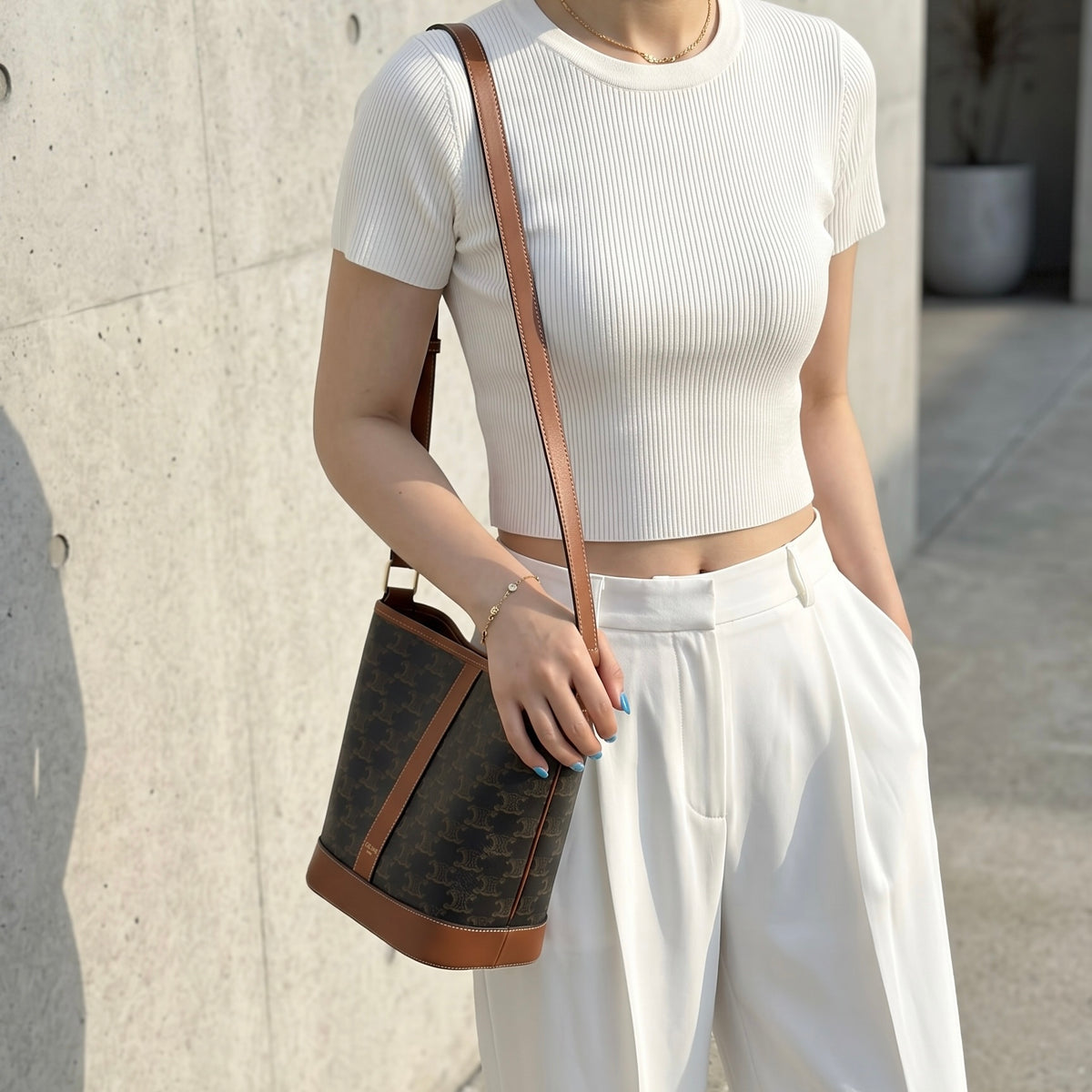 Include Entrupy Certificate of Authenticity｜Good ( Rank AB)｜ Celine Triomphe Bucket Bag｜S26080604