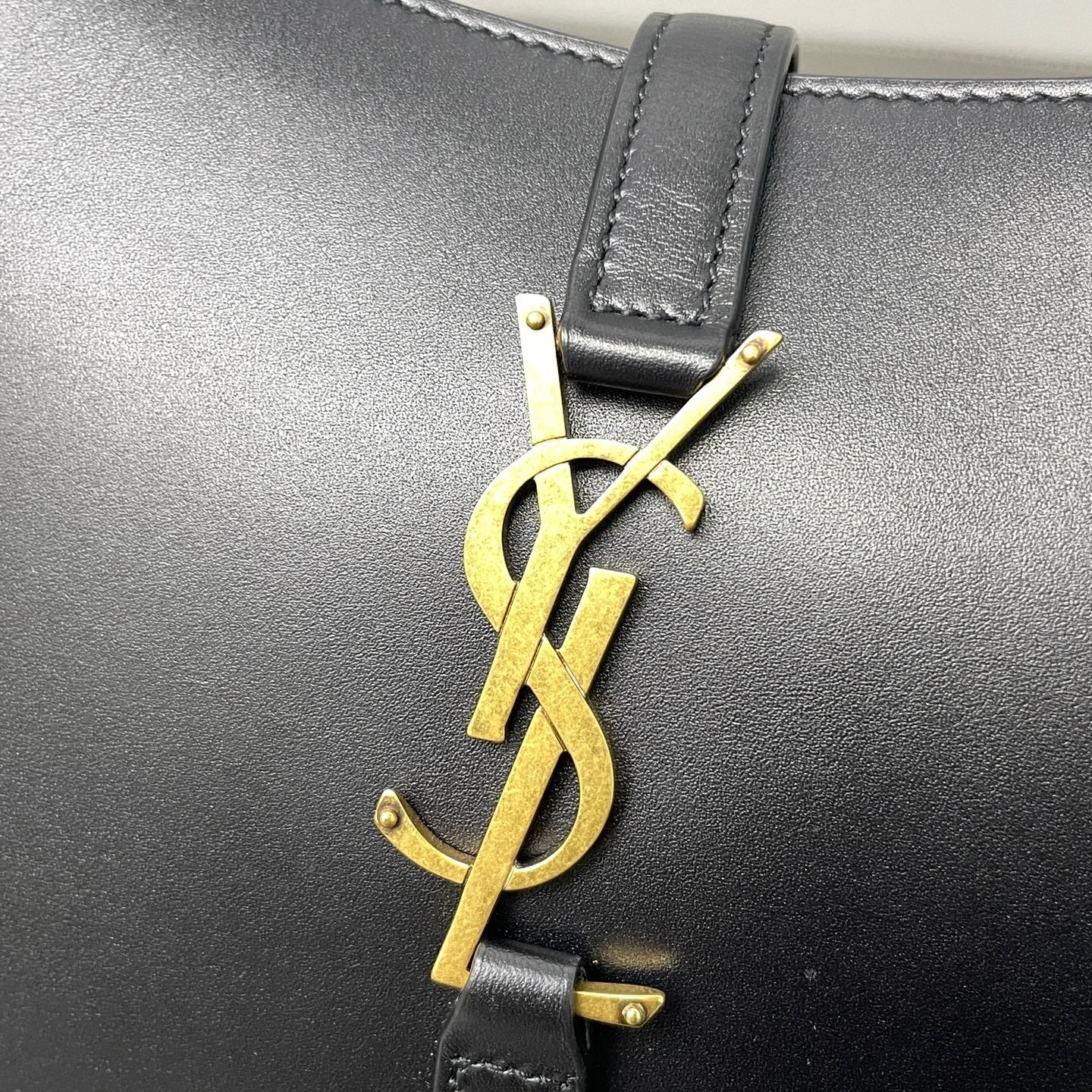 third installment 3/3 ｜ Include Entrupy Certificate of Authenticity｜Very Good ( Rank A)｜  Saint Laurent YSL Hobo Shoulder Bag