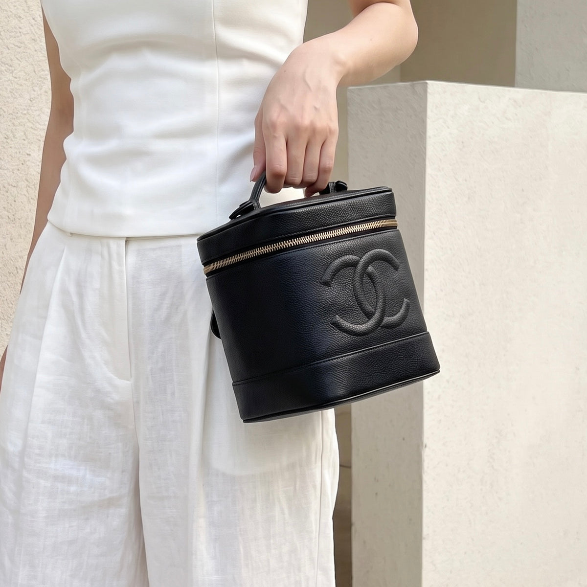 Include Entrupy Certificate of Authenticity｜Very Good（Rank A）｜CHANEL Caviar Skin Vertical Vanity Case Hand Bag  Made In 2002-2003 Year ｜26092405