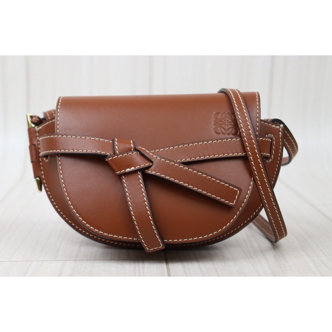 Very Good ( Rank A) ｜ Loewe Gate mini Shoulder Bag Caramel｜P24051325