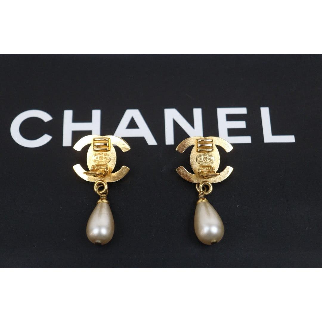 Very Good ( Rank A) ｜CHANEL  COCO Mark  Water Drop Pearl Earrings Made In 1996Year｜S25110436