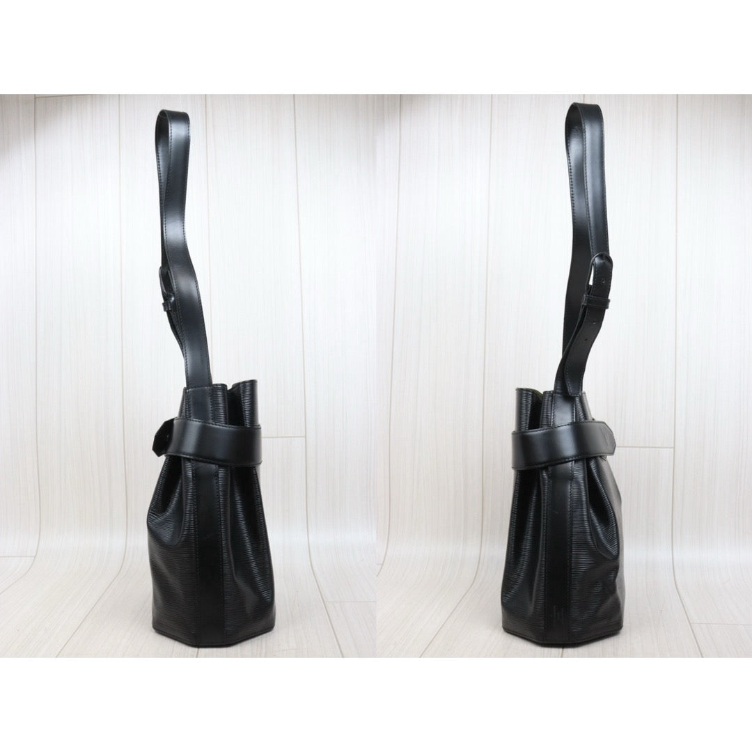Very Good ( Rank A)｜ LV Epi Sack de Paul Shoulder Bag Black PM｜25102702