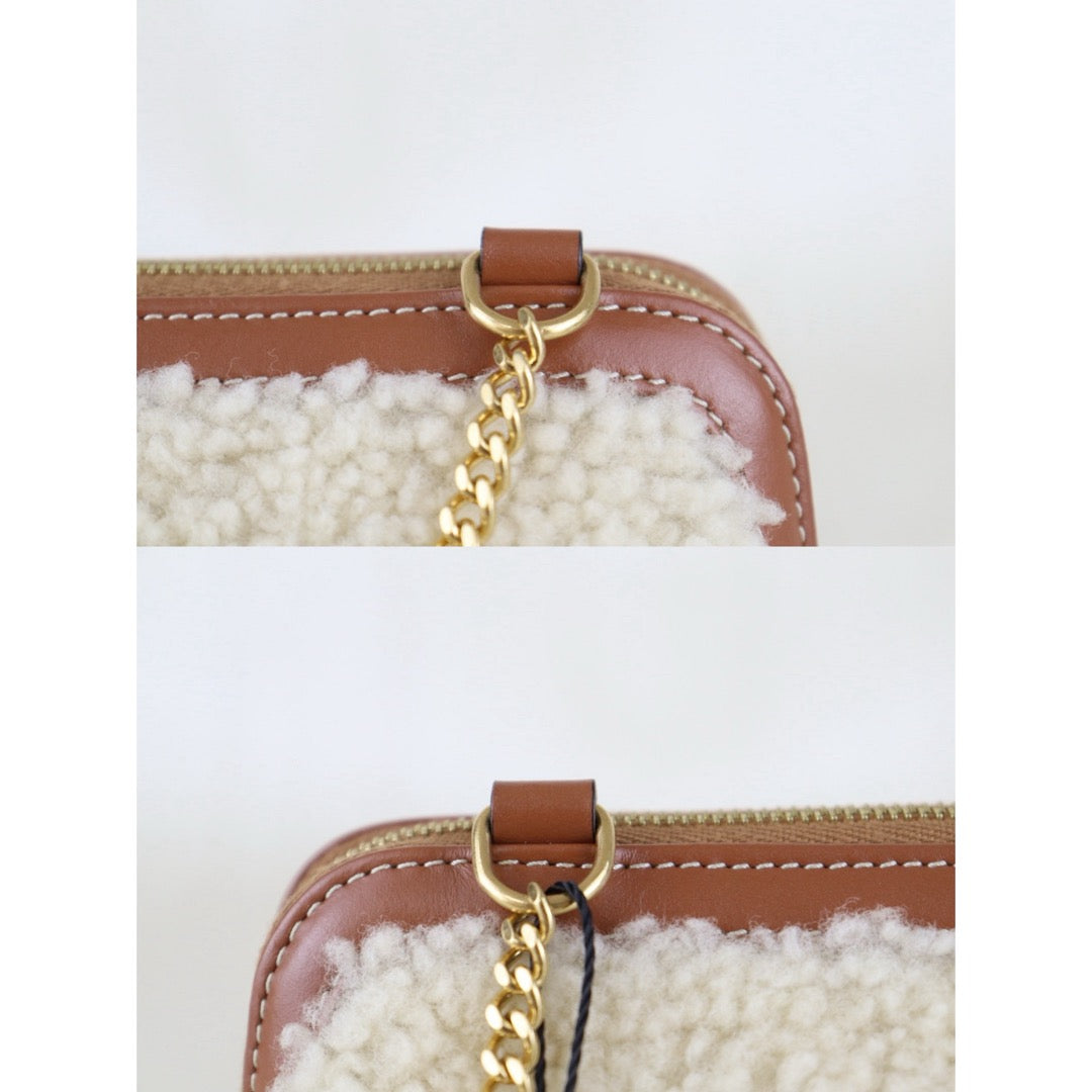 Include Entrupy Certificate of Authenticity｜Very Good ( Rank A)｜ CELINE Cuir Triomphe Triomphe Shearling Chain Bag｜S26090716