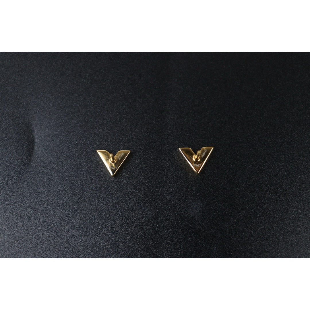 Very Good ( Rank A) ｜ LV Collier Essential V Earrings ｜25010912