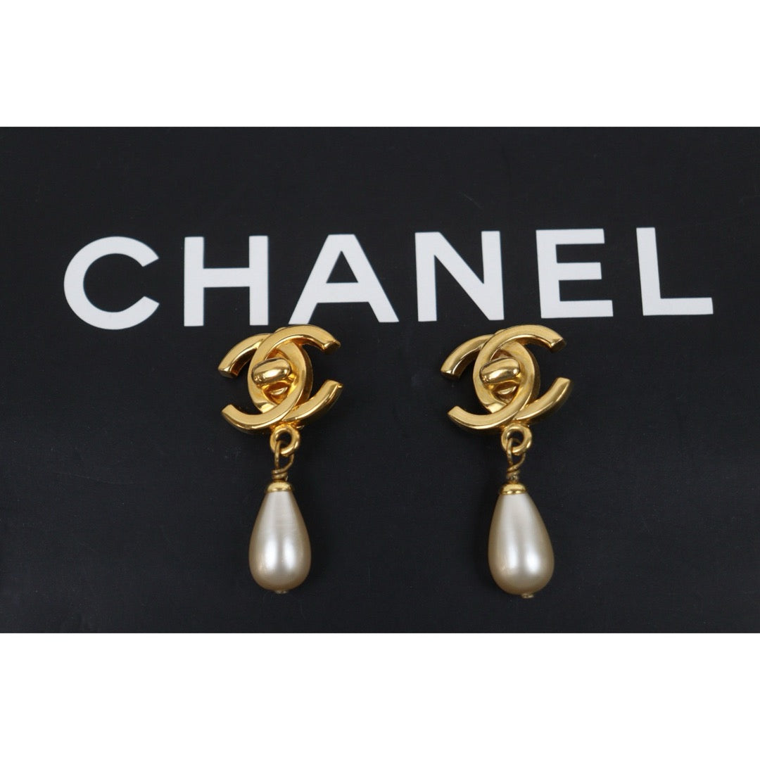 Very Good ( Rank A) ｜CHANEL  COCO Mark  Water Drop Pearl Earrings Made In 1996Year｜S25110436