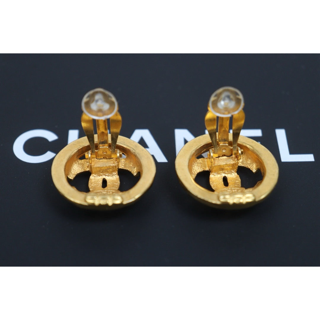 Include Authentic Detective Certificate of Authenticity｜Very Good ( Rank A) ｜CHANEL 94P Coco Mark Golden Earrings Made In 1994 Year ｜26061802
