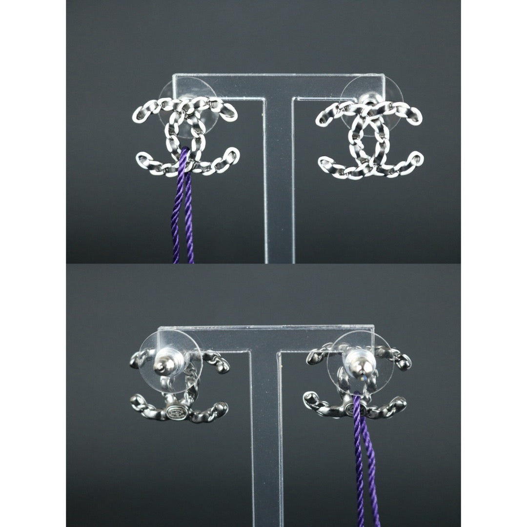 Include Authentic Detective Certificate of Authenticity｜Very Good ( Rank A) ｜ CHANEL A22P Coco Mark  White Enamel Earrings Made In 2022Year ｜S26013102