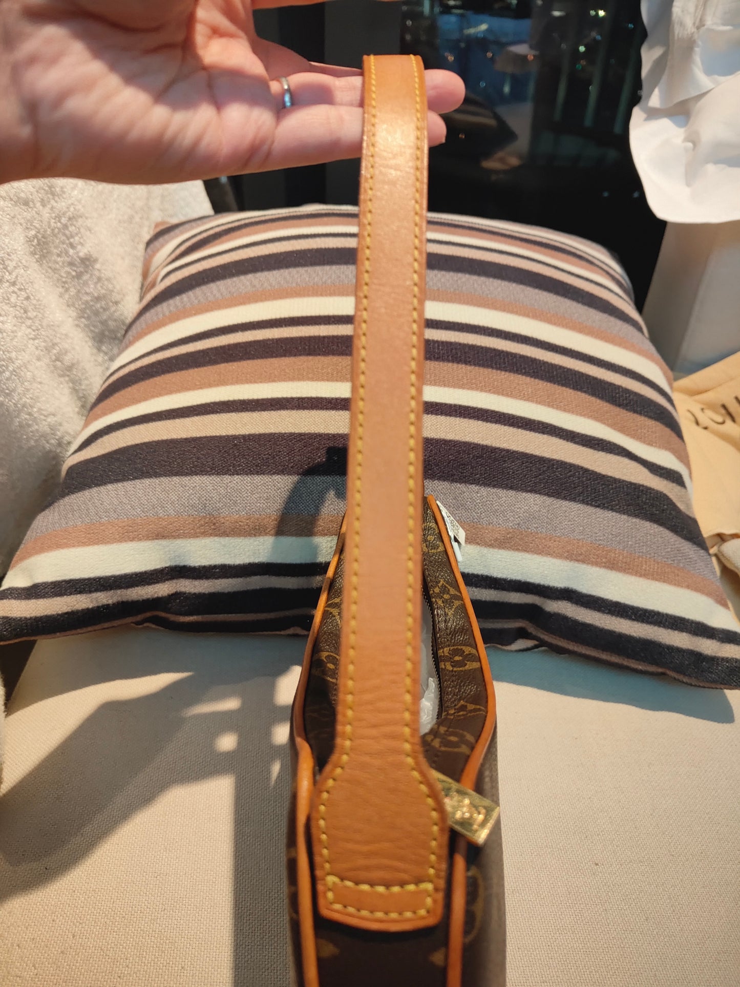 Good ( Rank AB)｜LV Monogram Pochette Croissant Shoulder Bag