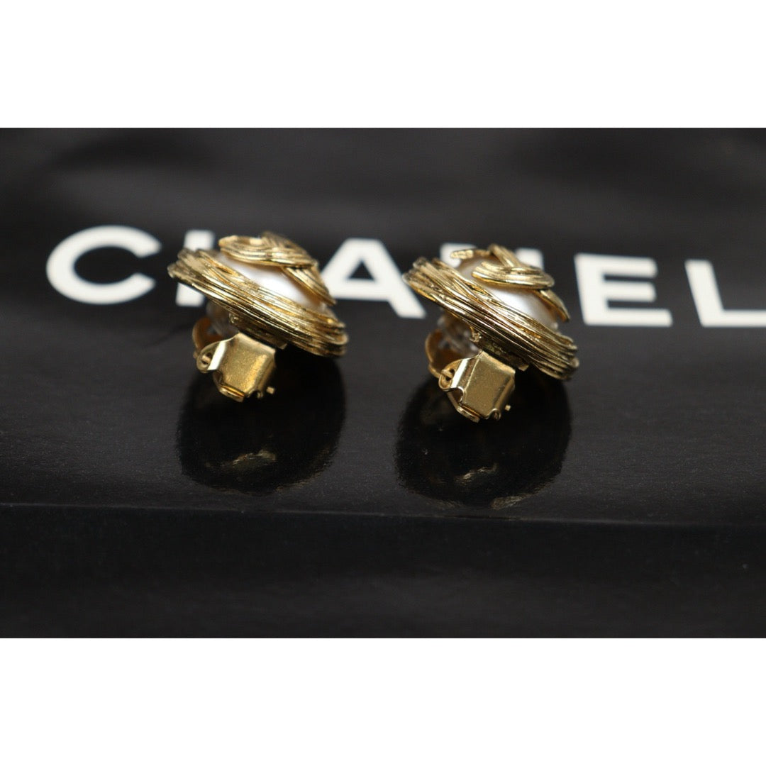 Very Good ( Rank A) ｜ CHANEL Coco Mark  Pearl Gold Earrings ｜25092611