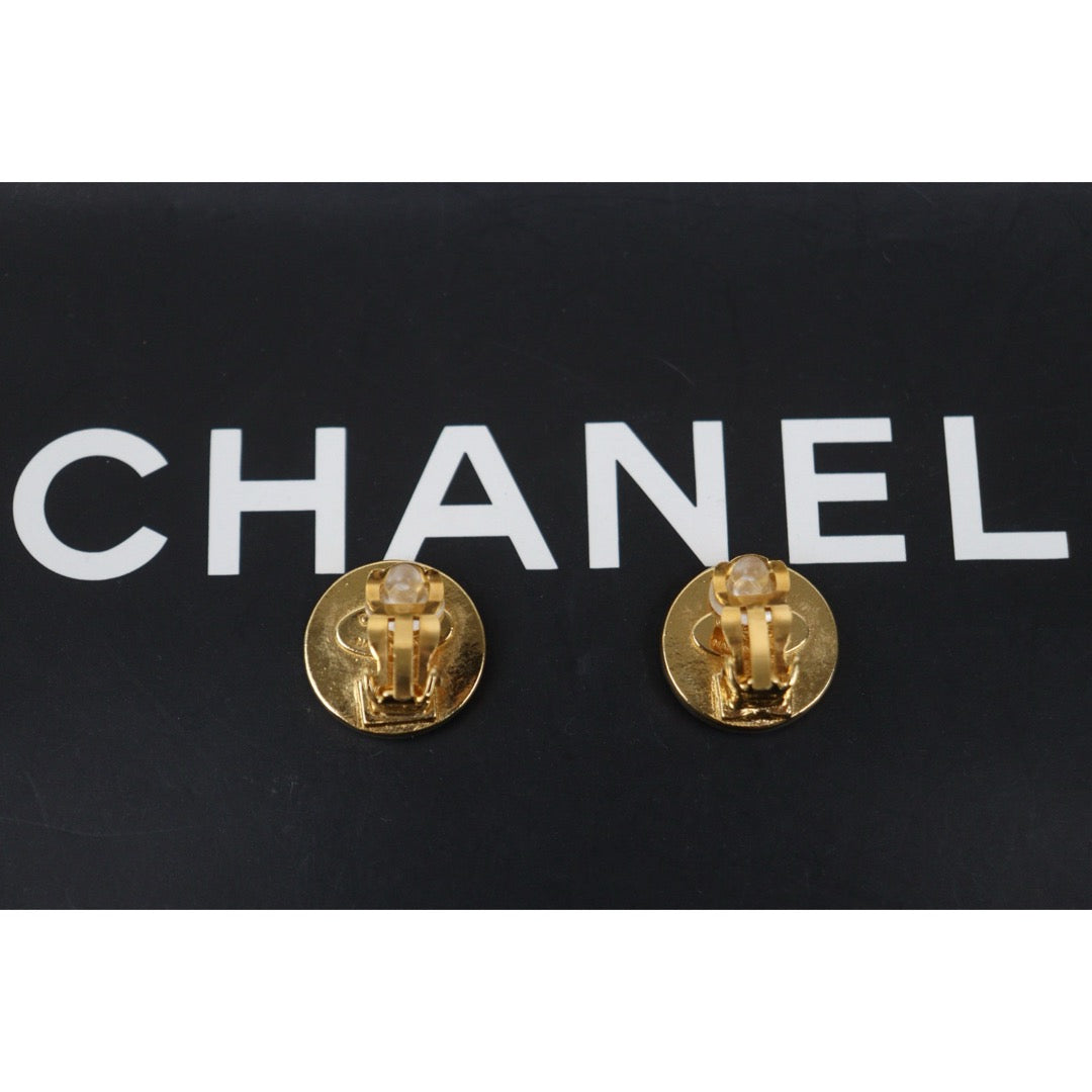 Include Authentic Detective Certificate of Authenticity｜Very Good ( Rank A) ｜ CHANEL Coco Mark  Black Golden Vintage Earrings ｜26011508