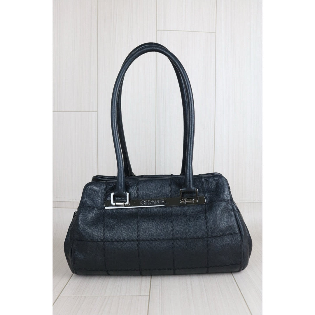 Include Entrupy Certificate of Authenticity｜Good ( Rank AB)｜ CHANEL  Calf Leather Square Quilt Boston  Shoulder Bag Black Made In 2005～2006Year｜S26060203