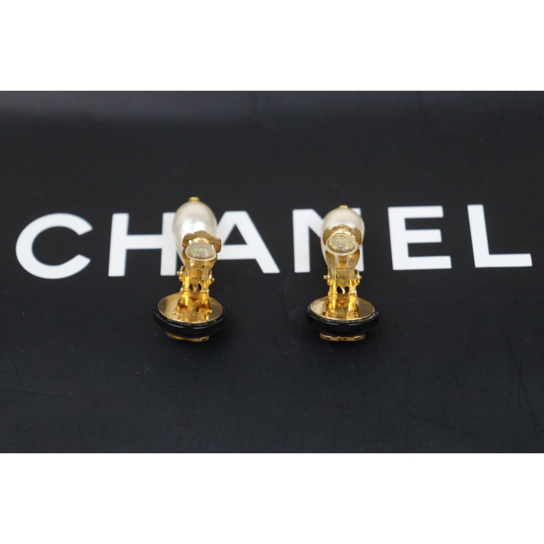 Very Good ( Rank A) ｜CHANEL  COCO Mark  Pearl  Drop  Earrings Made In 1996Year｜25062304
