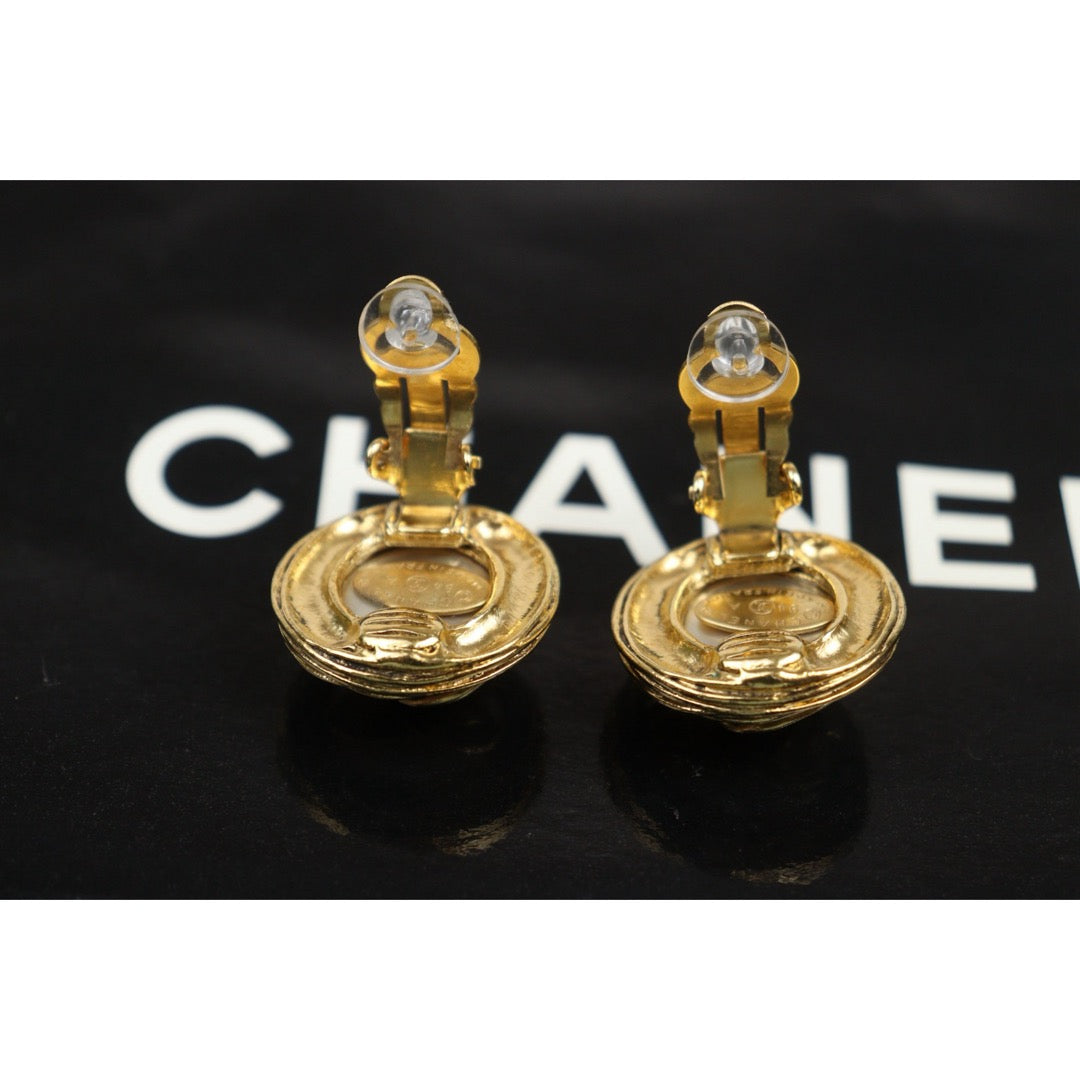 Very Good ( Rank A) ｜ CHANEL Coco Mark  Pearl Gold Earrings ｜25092611
