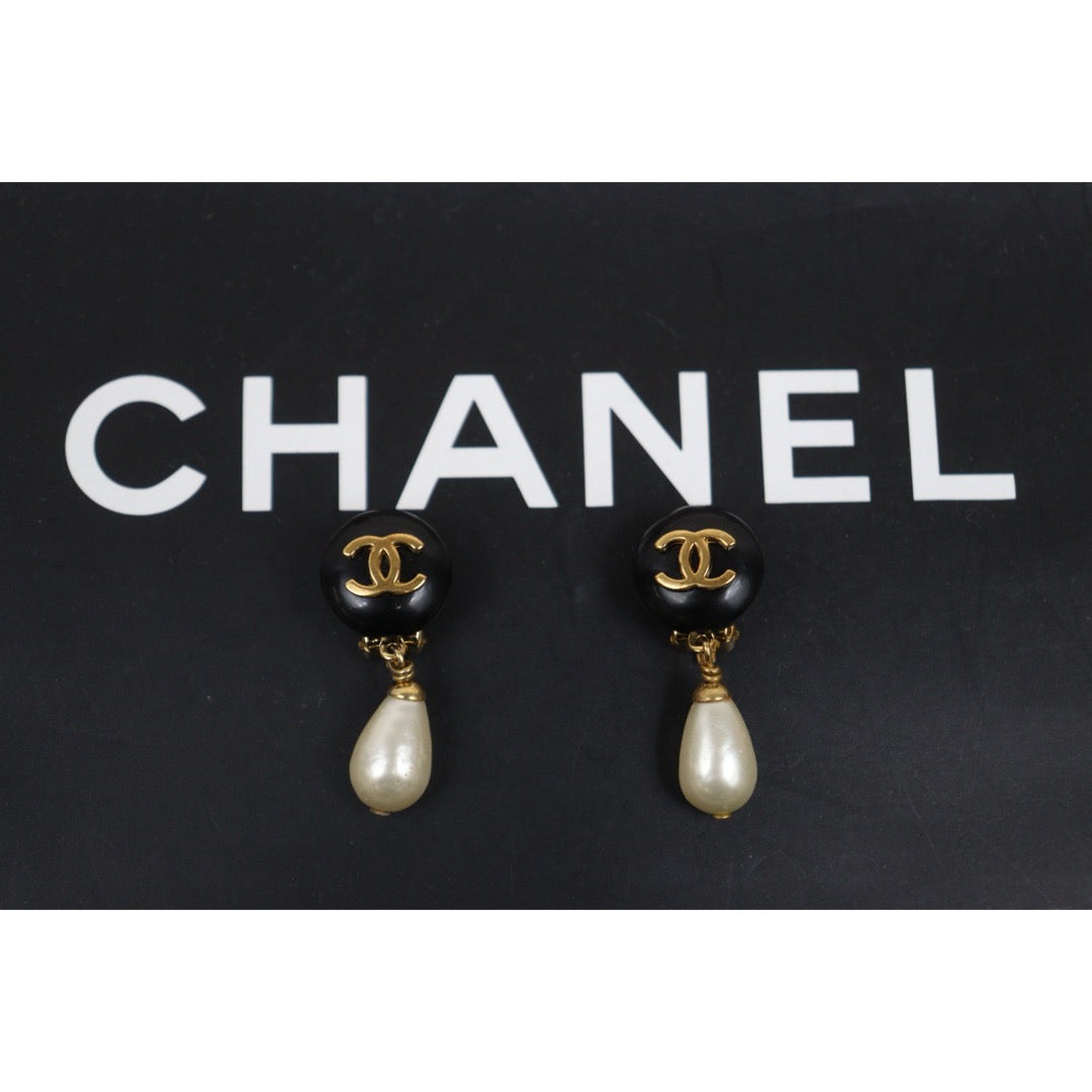 Very Good ( Rank A) ｜CHANEL  COCO Mark  Water Drop Pearl Earrings Made In 1996Year｜25103110