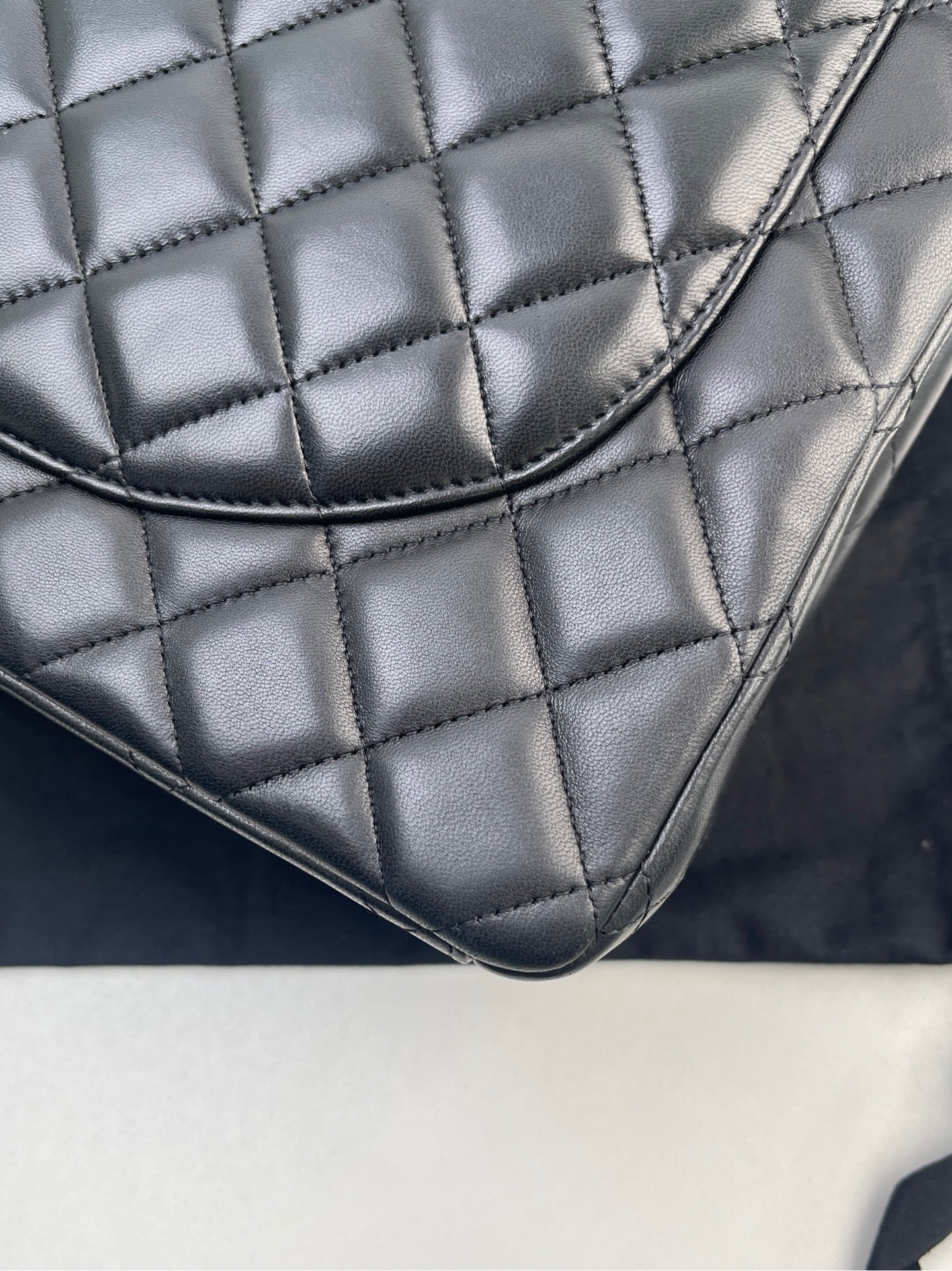 Very Good ( Rank A)｜CHANEL Matrasse Chain Lam Skin Maxi Black