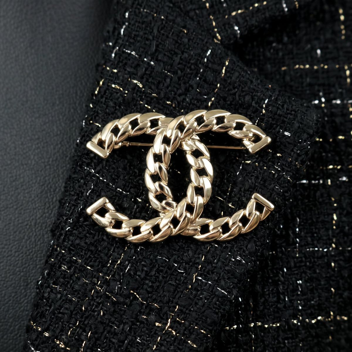 Include Authentic Detective Certificate of Authenticity｜Very Good ( Rank A)｜ CHANEL B24P Double C Chain Brooch Made in 2024 Year｜S26081805