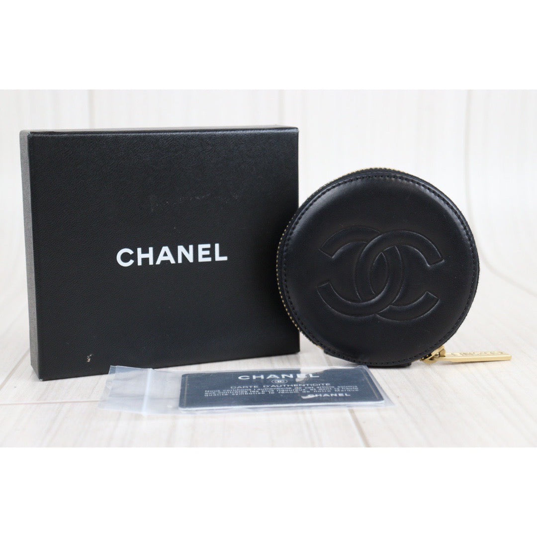 Rank A ｜CHANEL  Lamb Leather Camellia Coin Holder｜V23102827