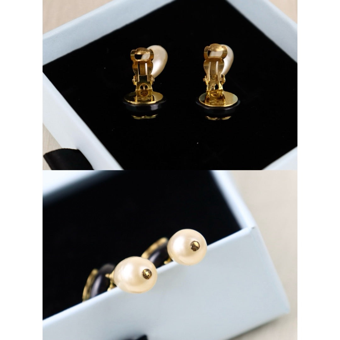 Include Authentic Detective Certificate of Authenticity｜Very Good ( Rank A) ｜CHANEL 94A COCO Mark  Water Drop Pearl Earrings Made In 1994Year｜26021912
