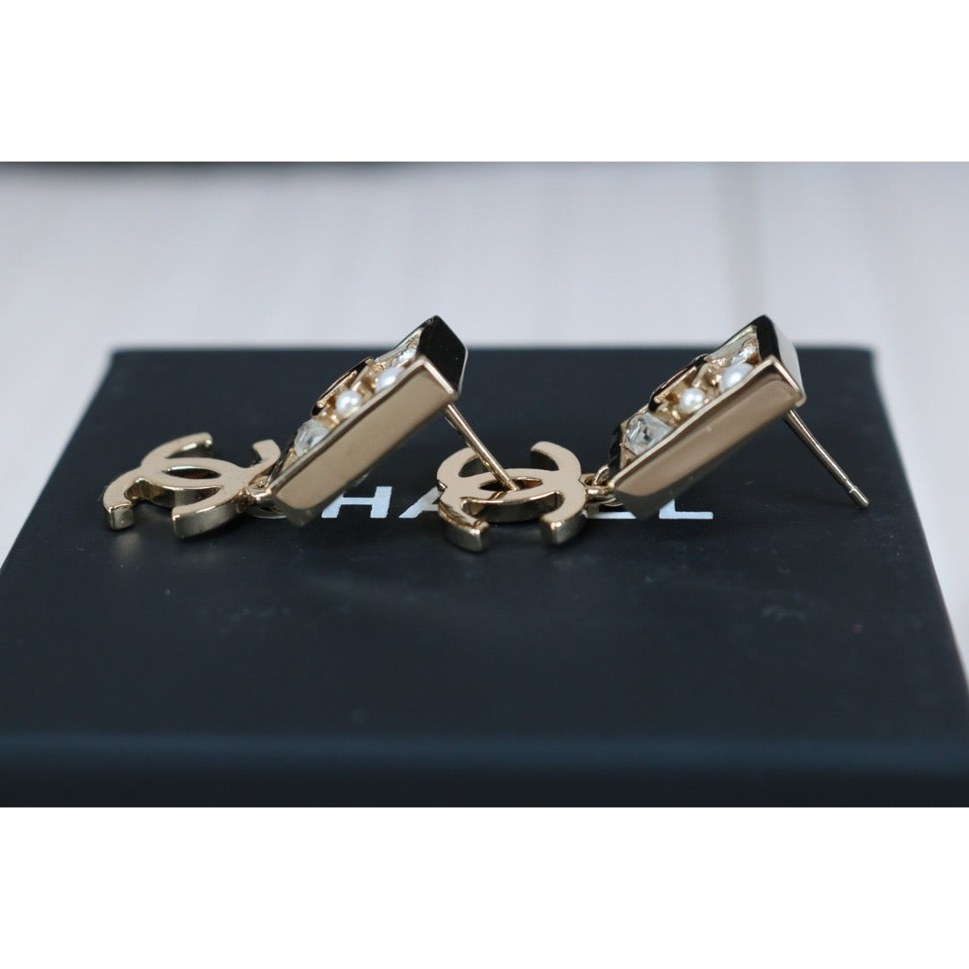 Excellent（Rank SA）｜CHANEL Pearl Rhinestone COCO Mark Drop Stud Earrings ｜X24092302