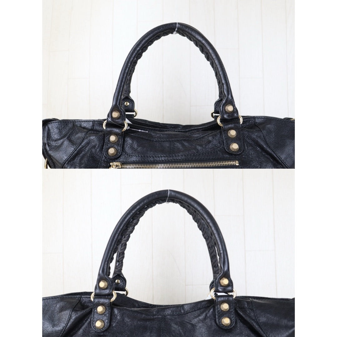 Official price: ¥440,000 JPY Include Entrupy Certificate of Authenticity｜Very Good ( Rank A)｜Balenciaga Chevre Leather Gaint Classic City Medium Black HandBag Shoulder Bag ｜Z26100207
