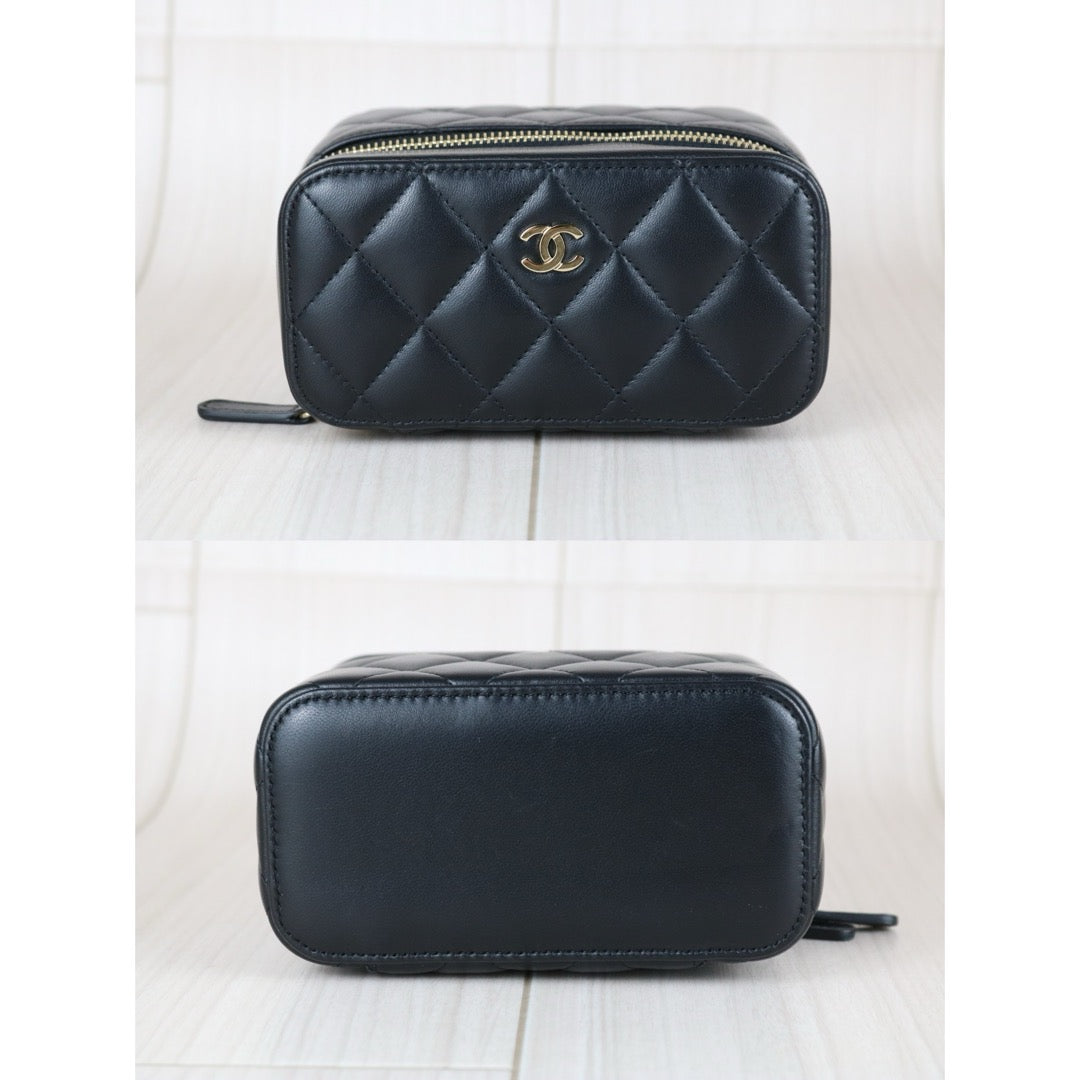 Very Good ( Rank A) ｜ CHANEL Lamb Skin Vanity  Made In 2017 Year ｜X25081814