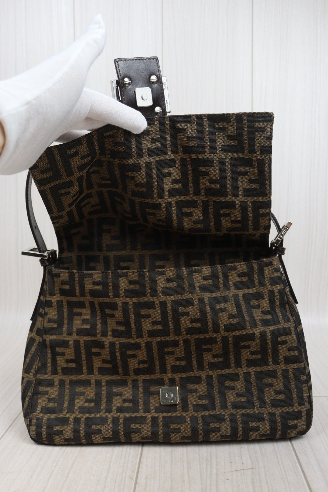 Very Good ( Rank A)｜ FENDI Zucca Mamma Baguette Shoulder Bag｜25091207