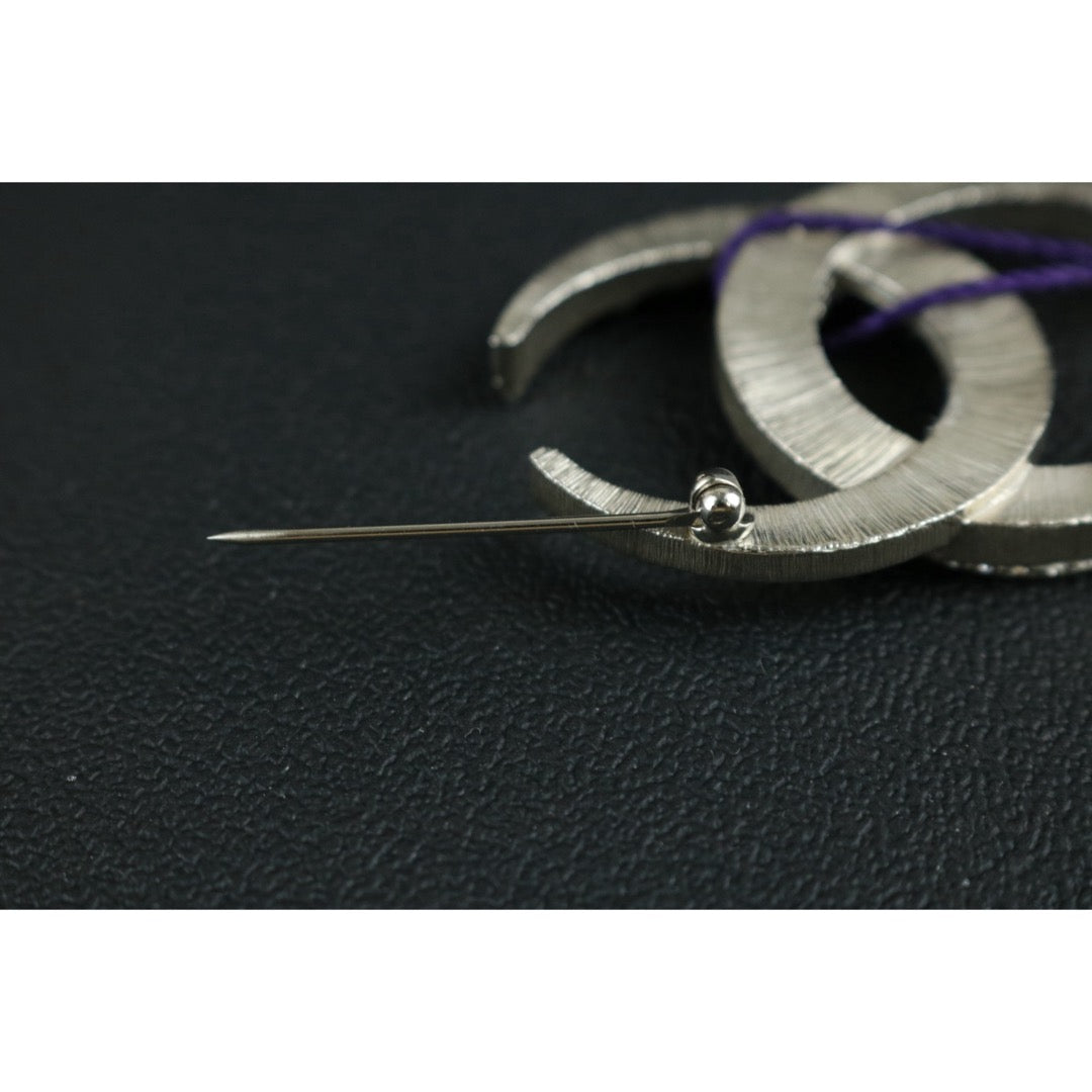 Include Authentic Detective Certificate of Authenticity｜Very Good ( Rank A)｜ CHANEL B15C Coco Mark Silver Rhinestone Brooch ｜S26050708