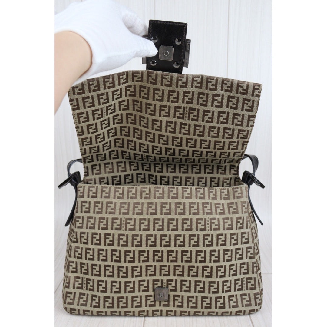 Rank A｜ FENDI Mamma Baguette Shoulder Bag ｜23102834
