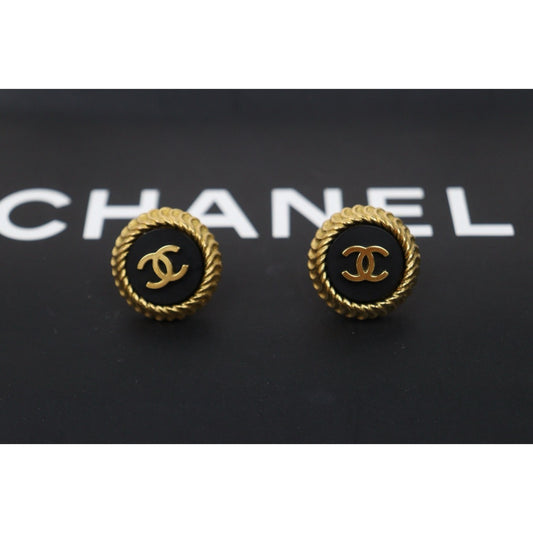 Include Authentic Detective Certificate of Authenticity｜Very Good ( Rank A) ｜ CHANEL 95P Coco Mark Black Golden Vintage  Earrings Made In 1995Year｜26030501