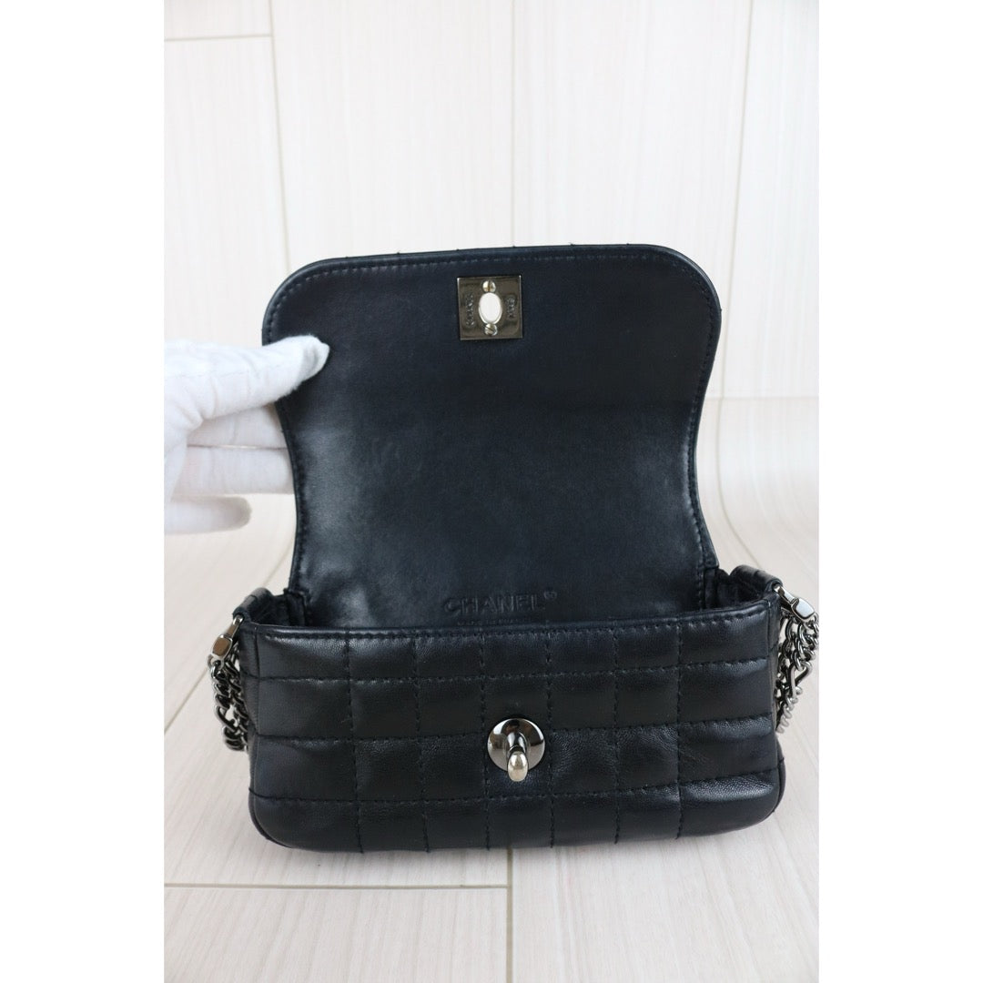 Include Entrupy Certificate of Authenticity｜Good ( Rank AB)｜CHANEL Lamb Skin Mini Chocolate Bar Black Chain Shoulder Bag  Made In 2003～2004Year｜Y26051525