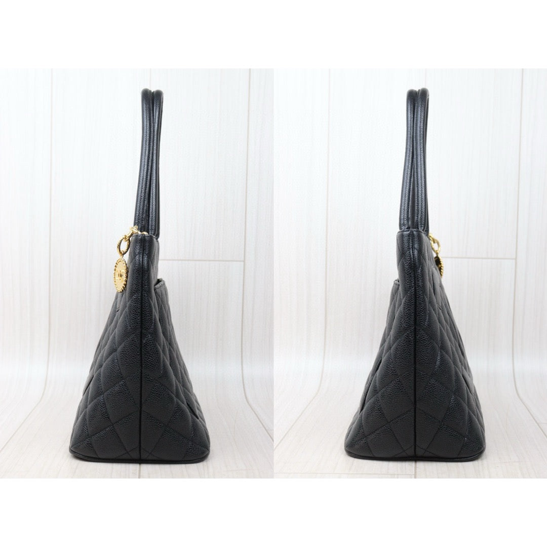 Very Good ( Rank A) ｜ CHANEL Caviar Skin Leather Calf Leather Tote Bag Black Made In 2000～2002 Year｜24122615