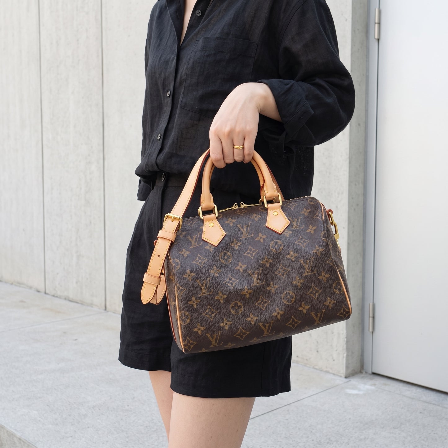 Include Entrupy Certificate of Authenticity｜Good ( Rank AB) ｜ Louis Vuitton Monogram Speedy 25 Hand Bag With Shoulder Strap｜S26070602