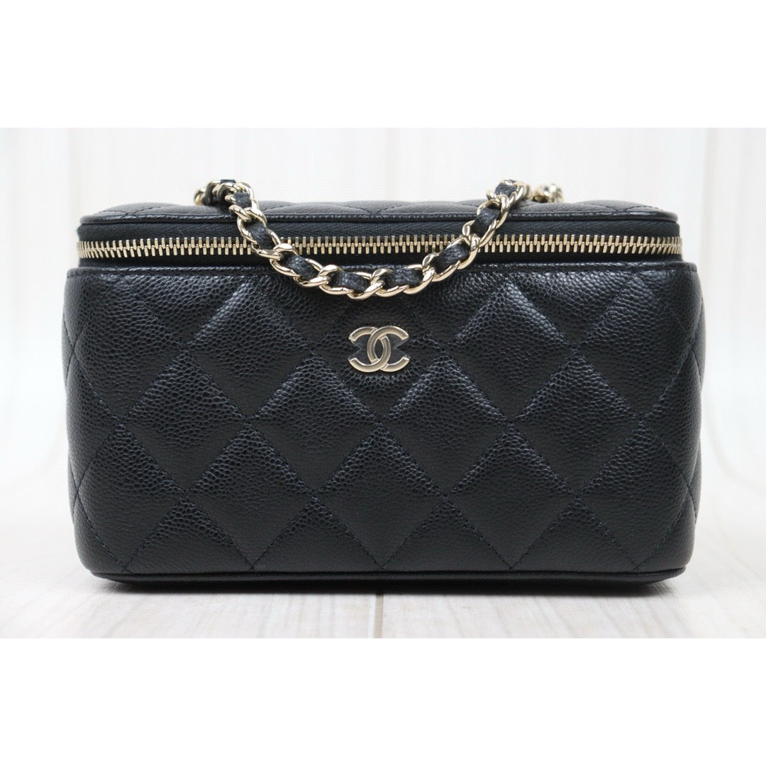 Excellent（Rank SA）｜ CHANEL Caviar Skin Leather Calf Leather Vanity Shoulder Bag  ｜S24112215