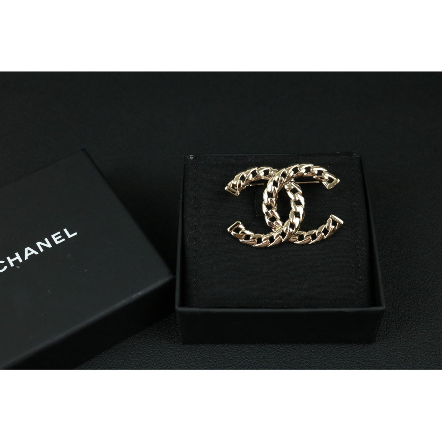 Include Authentic Detective Certificate of Authenticity｜Very Good ( Rank A)｜ CHANEL B24P Double C Chain Brooch Made in 2024 Year｜S26081805