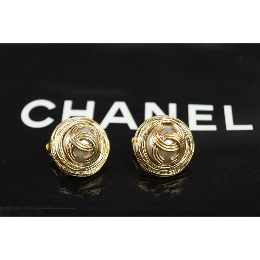 Very Good ( Rank A) ｜ CHANEL Coco Mark  Pearl Gold Earrings ｜25092611