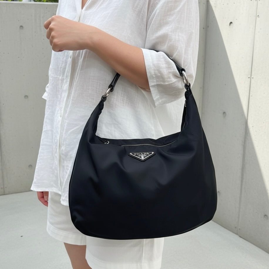Include Entrupy Certificate of Authenticity｜Very Good ( Rank A)｜Prada  Nylon Black Large Hobo   ｜26070901