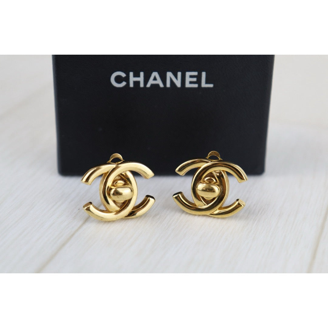 Very Good ( Rank A) ｜CHANEL Vintage 18K Gold Plating Earrings  ｜H24101901