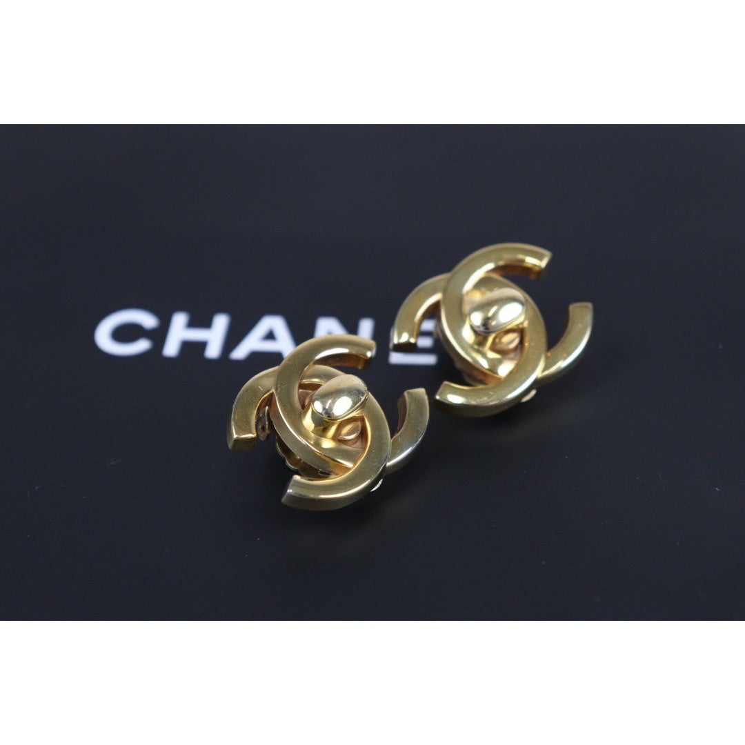 Rank A ｜CHANEL Vintage 18K Gold Plating Earrings ｜23072710