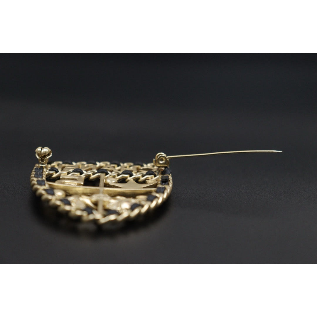 Include Authentic Detective Certificate of Authenticity｜Very Good ( Rank A)｜ CHANEL 21A Coco Mark Shield Brooch Made In 2021Year ｜26052007
